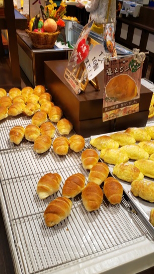 20191023 154629 - スキダマリンク(熊本)の塩パンは種類豊富で大人気!外にテラスが?