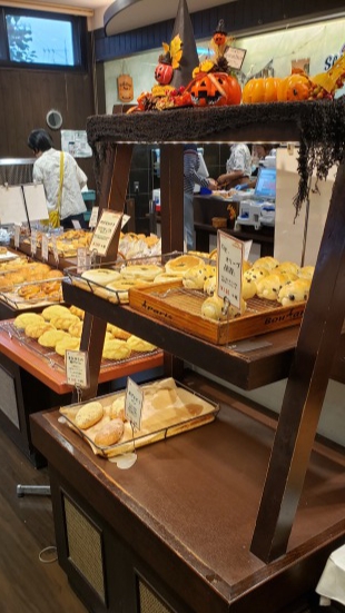 20191023 154741 - スキダマリンク(熊本)の塩パンは種類豊富で大人気!外にテラスが?